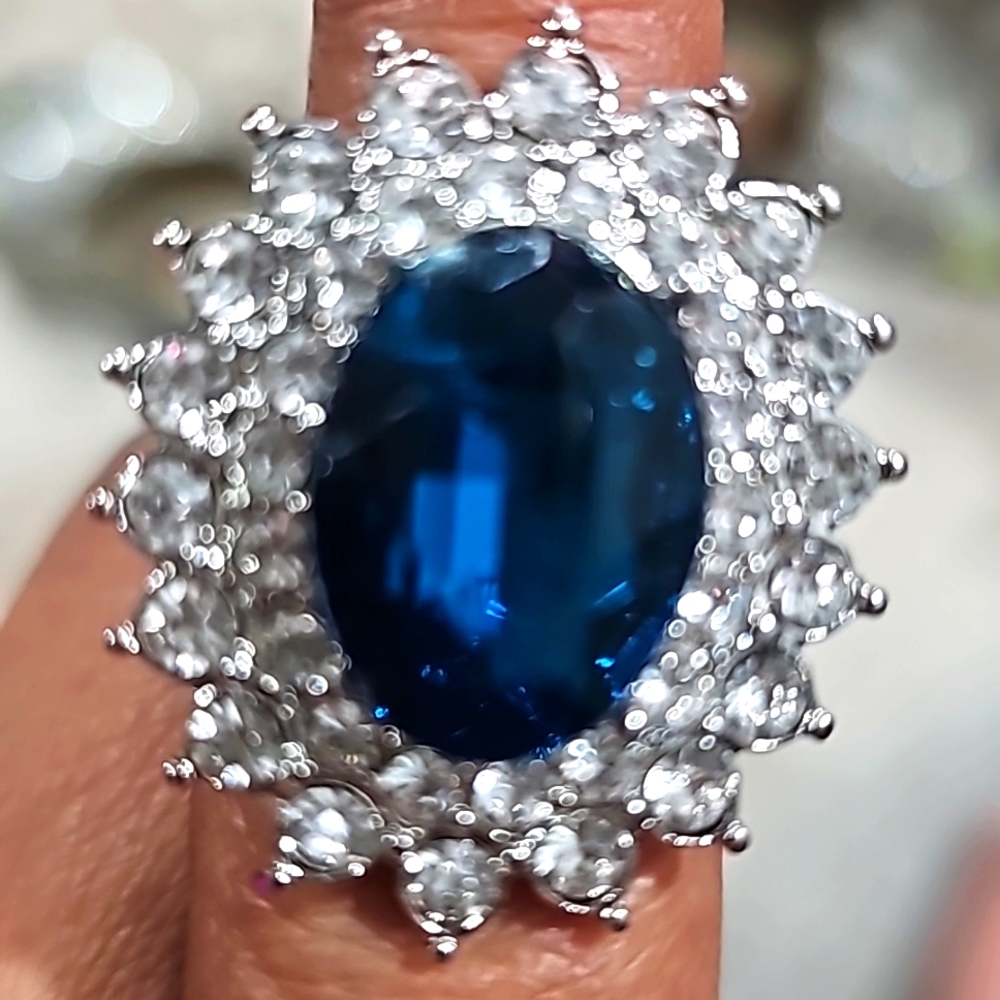 Beautiful Large Rhinestone Ring! Stretchable Ring! - image 2